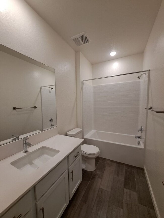 Building Photo - RENT REDUCED TO $2490 - New Fresno Home with Bonus Room & Solar!