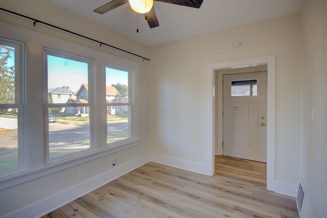 Building Photo - Completely remodeled 3 bed home