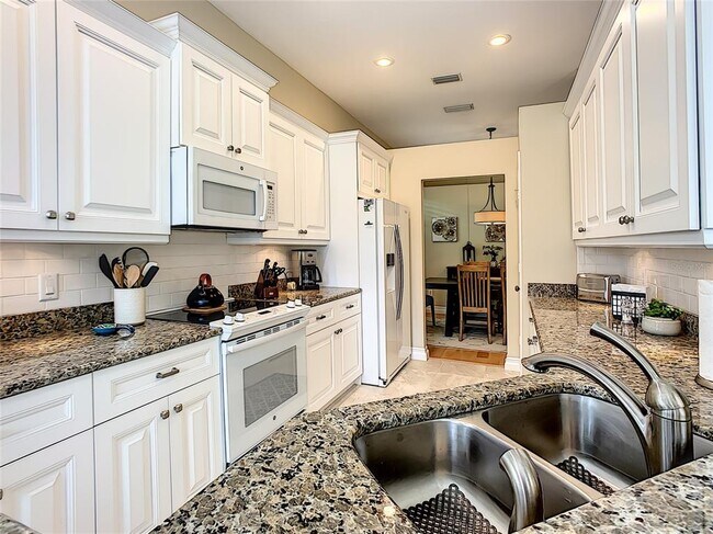 Building Photo - 539 Fallbrook Dr
