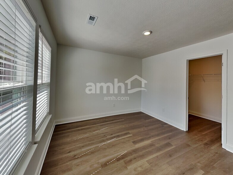 Building Photo - 218 Rustic Barn Ct