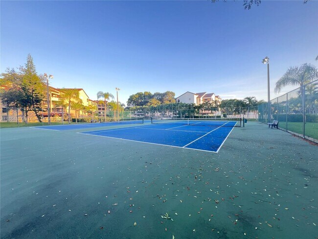 Building Photo - 9255 SW 125th Ave