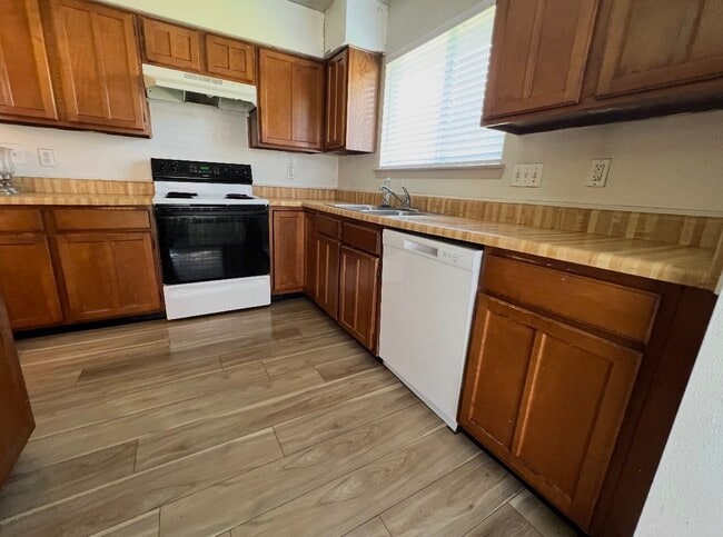 Building Photo - 17010 Sunview Ct