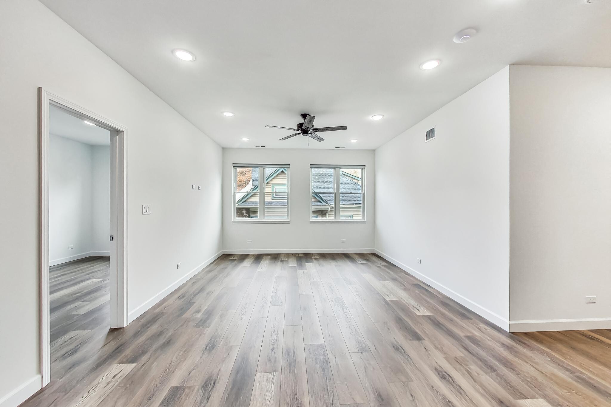 Building Photo - 5126 S Kenwood Ave