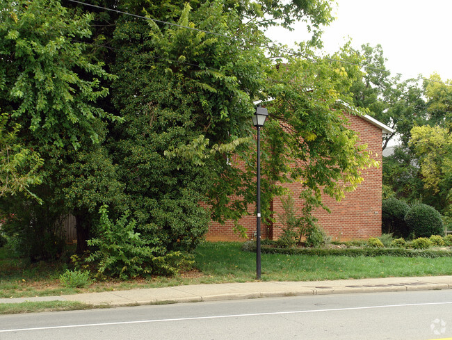 Building Photo - 219 W Main St