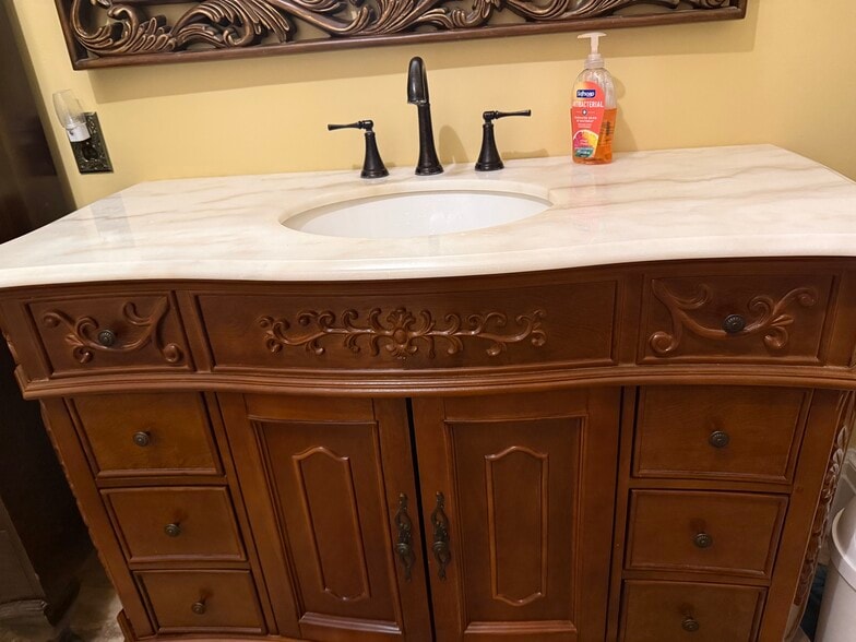 Building Photo - 519 E Monroe St