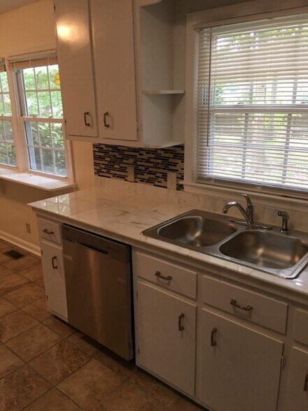 Building Photo - 4527 Berini Dr