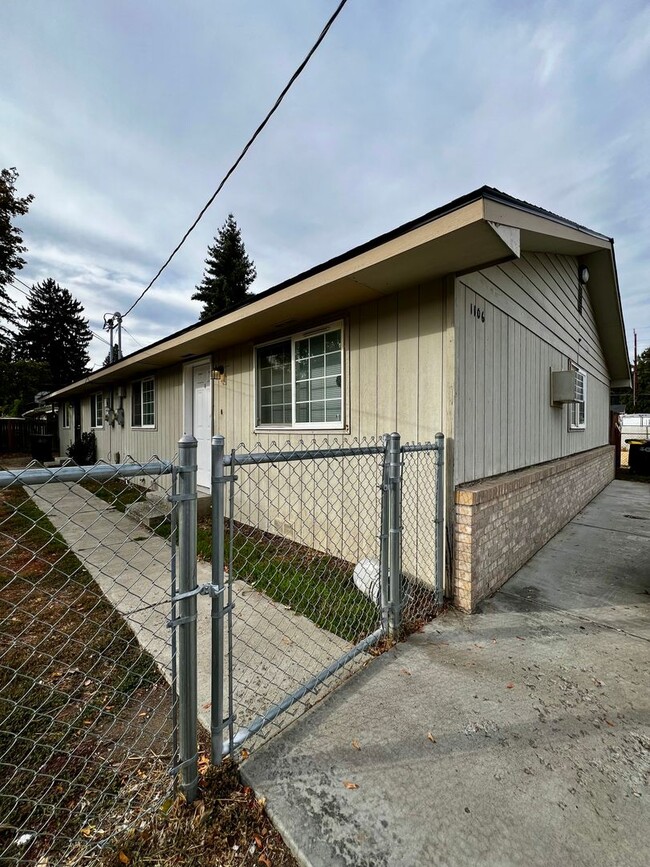 Building Photo - d1106