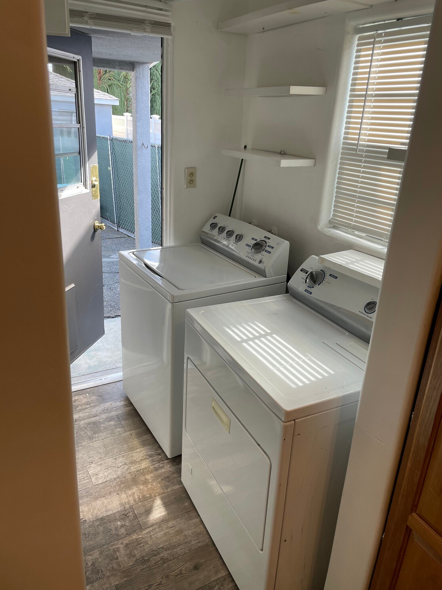 Building Photo - 5140 Newcastle Ave