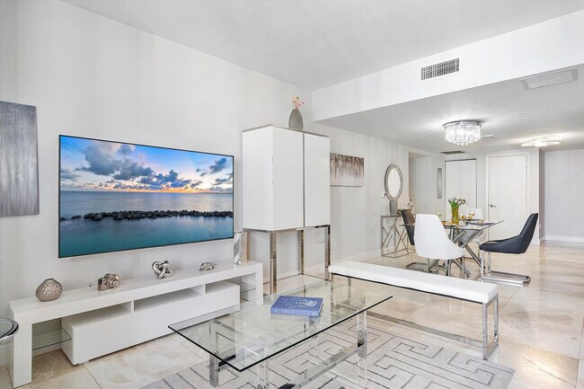 Building Photo - 485 Brickell Ave