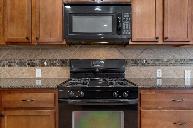 Building Photo - 4205 Fairmeadow Dr