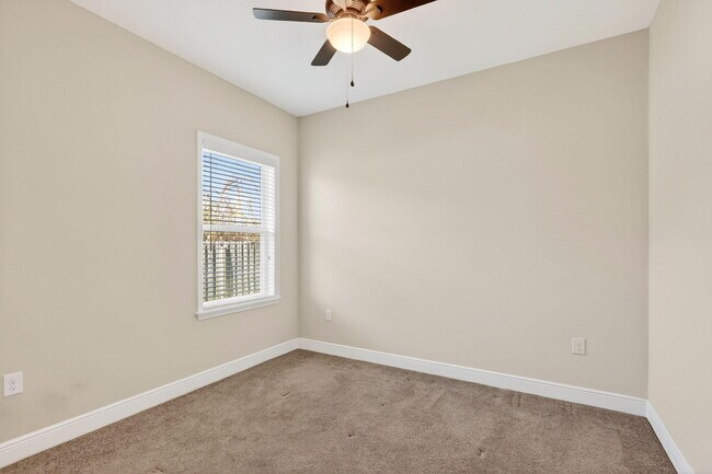 Building Photo - 4617 SW Keats St