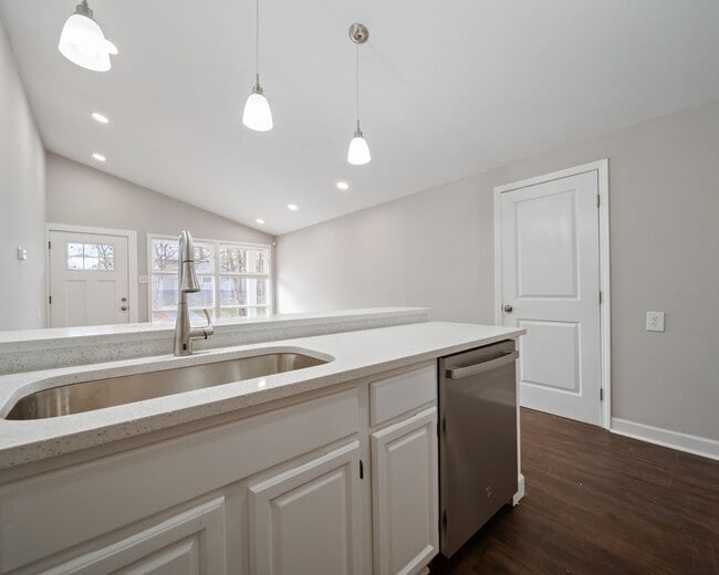 Building Photo - Rent 2 Get 2 Rooms for Free- This home is Priced as a 2bdrm in Intown Atlanta