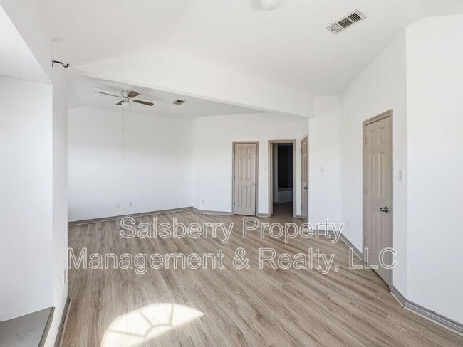 Building Photo - 3950 Seaside Ct