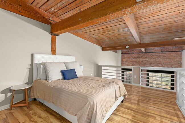 Building Photo - 25 Grand St