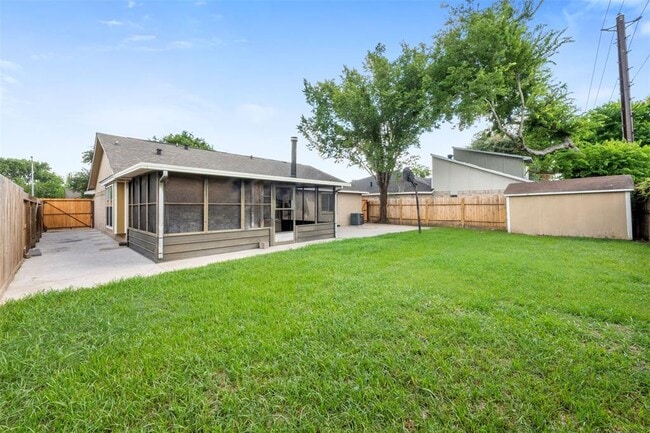 Building Photo - 6631 Villarreal Dr