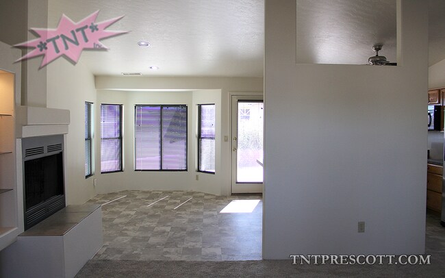 Building Photo - Home in Cliff Rose HOA ~ Winter Special!!