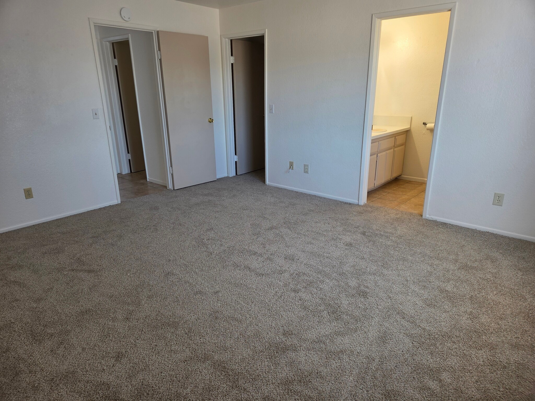 Building Photo - 9004 I Ave