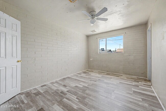 Building Photo - 5828 N 63rd Dr
