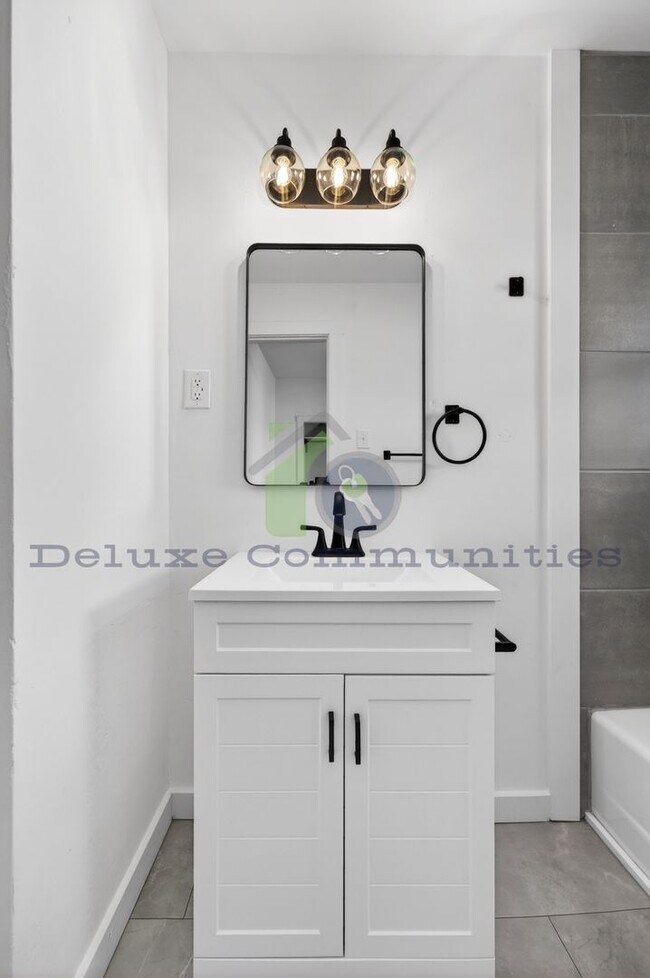 Building Photo - 851 Worden St SE