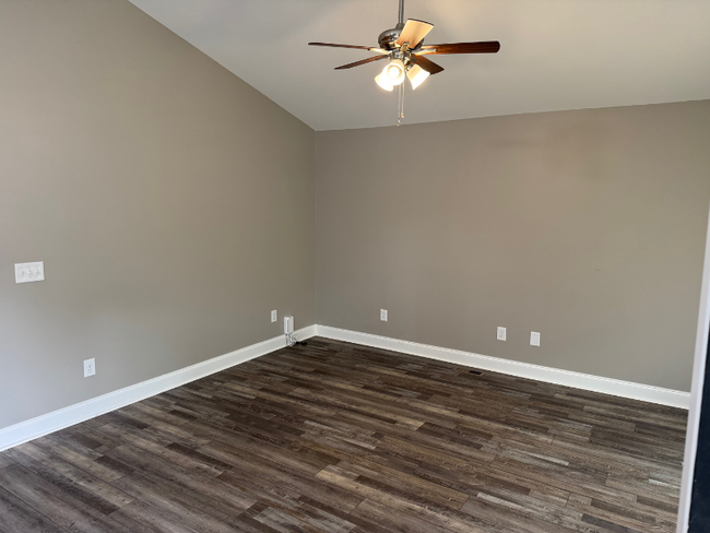 Building Photo - 609 Fondel Ln