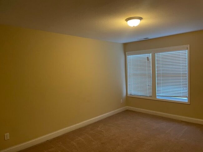 Building Photo - 426 Preakness Ln