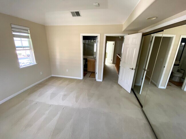 Building Photo - 624 Antioch Terrace