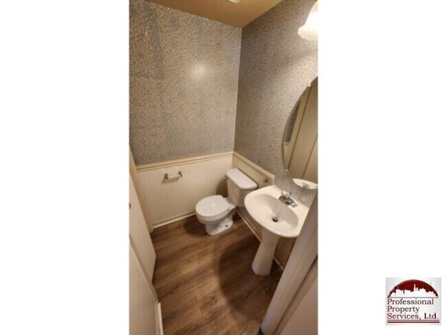 Building Photo - Beautiful 3 Level Townhouse In The Heart Of Frederick!