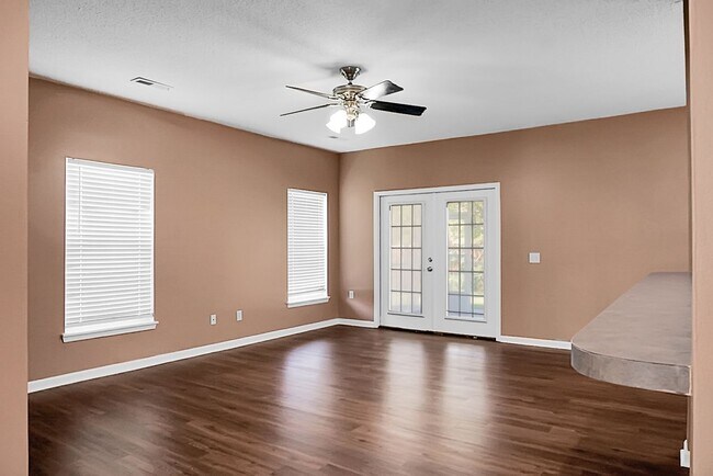 Building Photo - Lovely home in Summerville SC