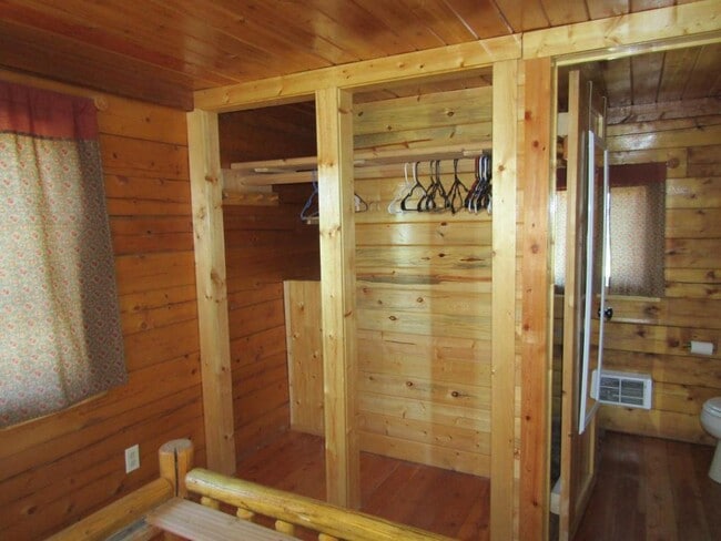 Building Photo - 517 MT-200