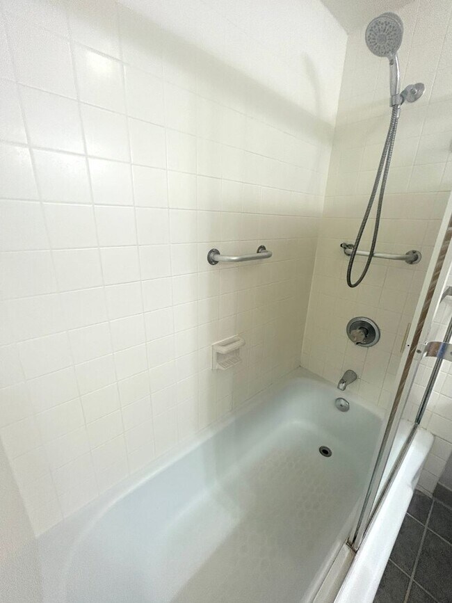 Building Photo - 11th Floor at Piikoi Plaza - Available Dec. 15, 2025