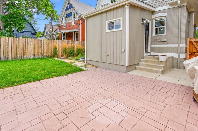 Building Photo - $3,595 - 3 Bed, 2 Bath Updated Home In Den...