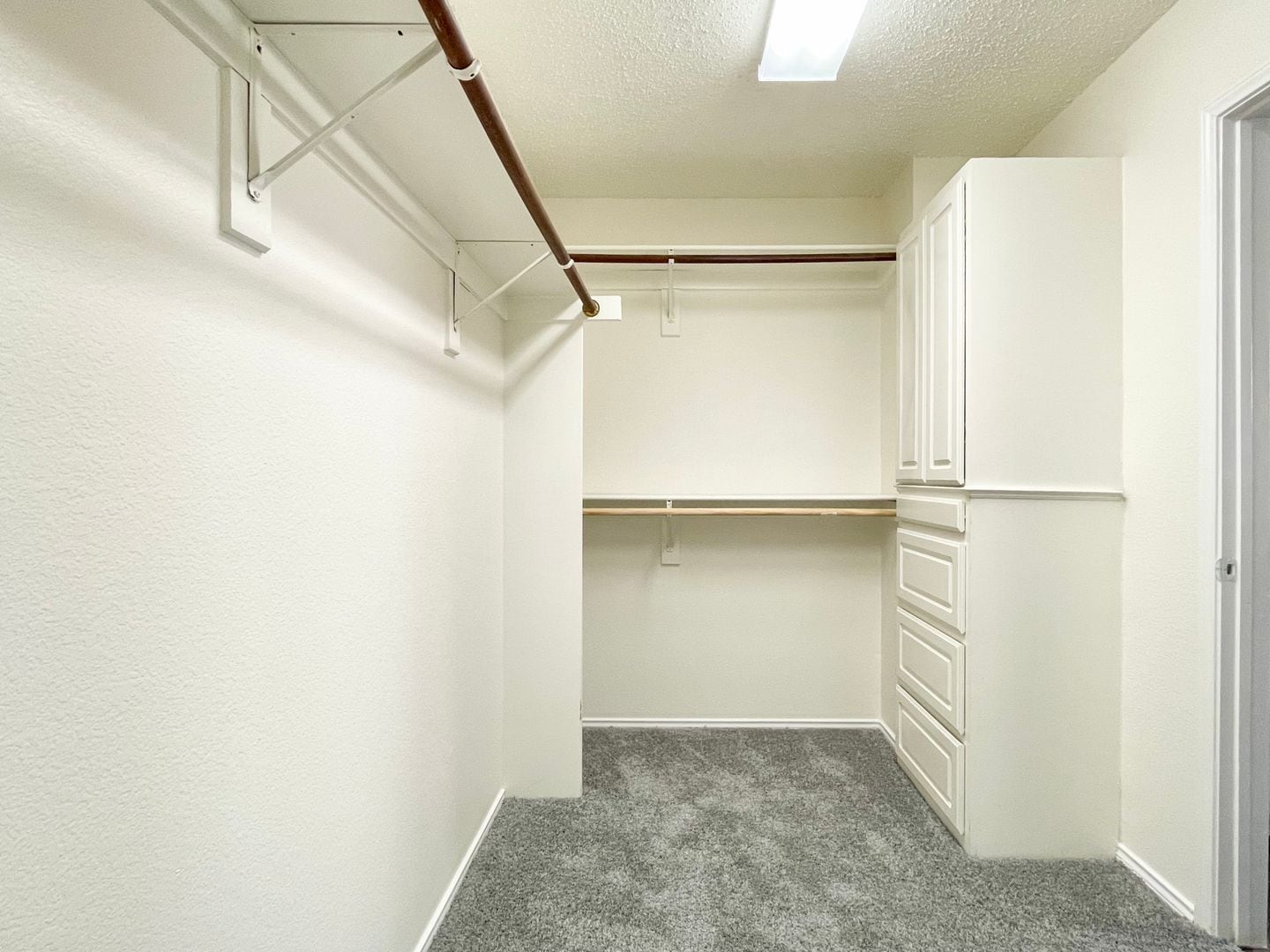 Building Photo - 9711 Saddle Dr