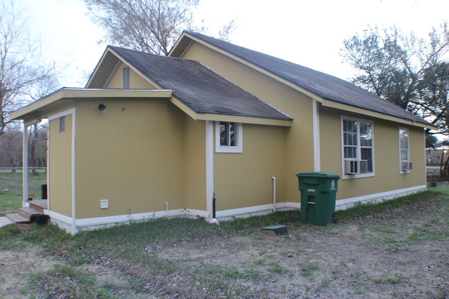 Primary Photo - 9221 Lambright Rd