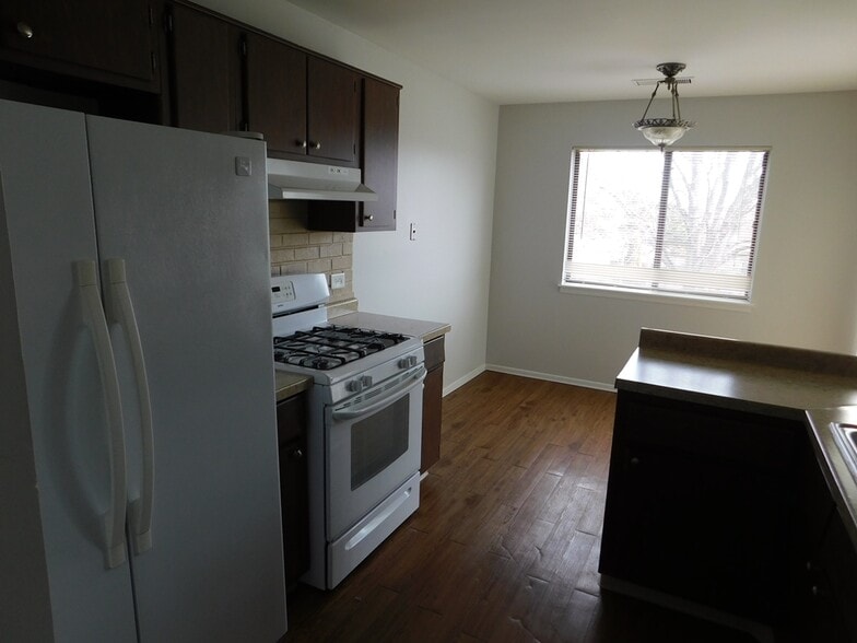 Building Photo - 573 Greystone Ln