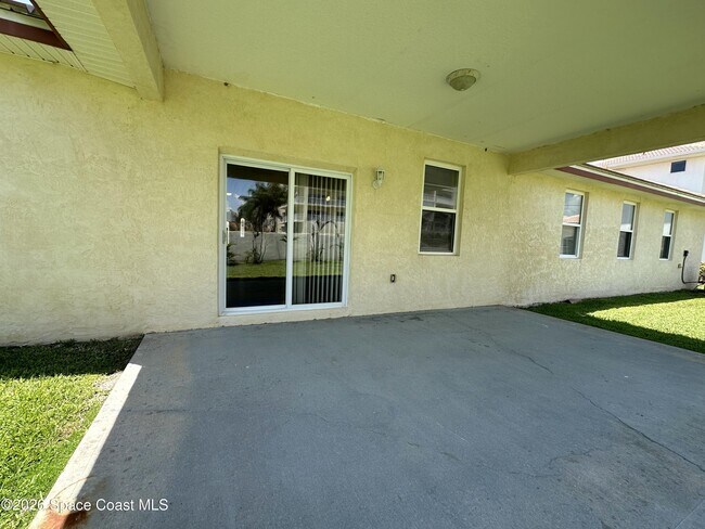 Building Photo - 616 Manatee Bay Dr