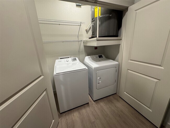 Building Photo - 6000 Jones Rd