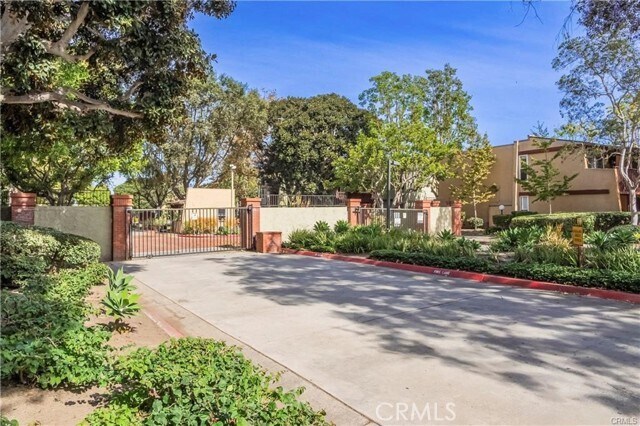 Building Photo - 1040 W MacArthur Blvd