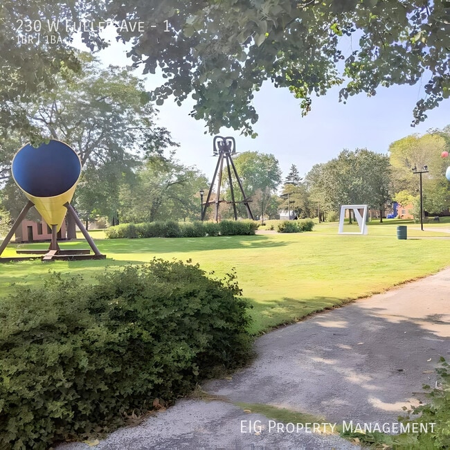 Building Photo - 230 W Fuller Ave