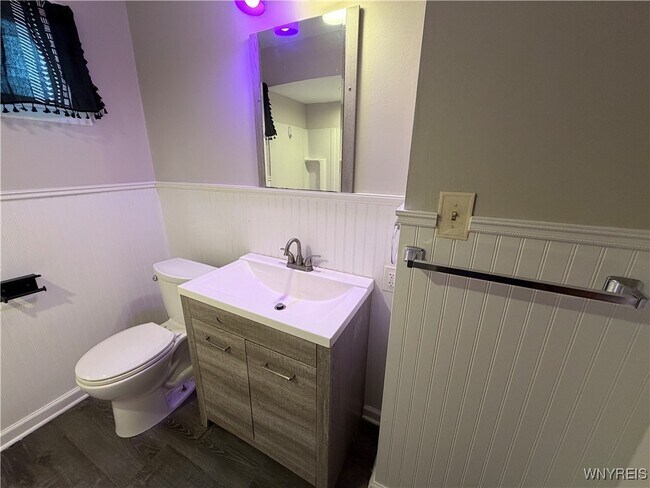 Building Photo - 41 Crestwood Ave