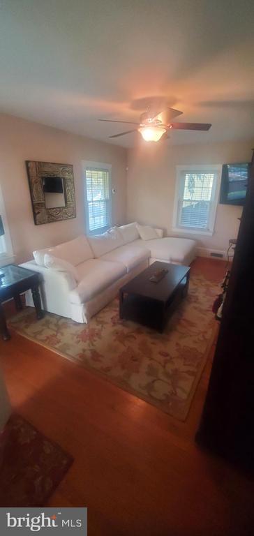 Building Photo - 127 S Warner St