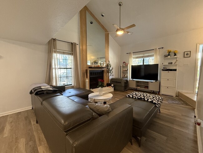 Building Photo - 151 Holland Park Cir