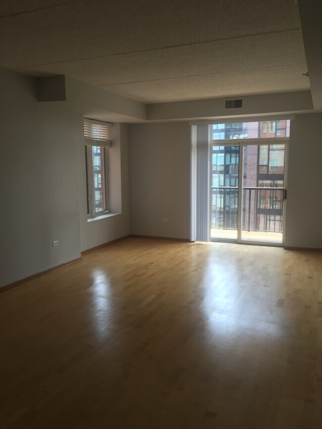 Building Photo - 515 Main St