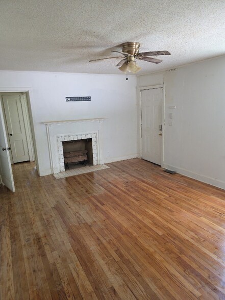 Building Photo - 14 Springbrook Cir