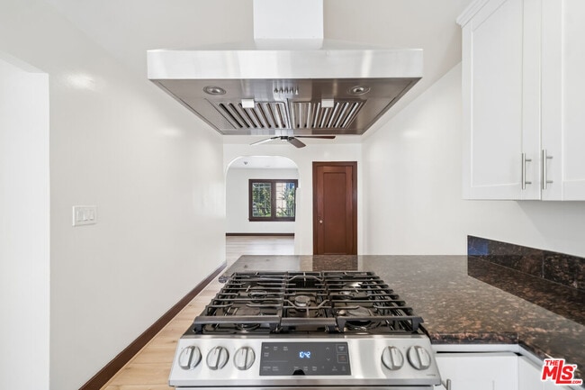 Building Photo - 7946 Fountain Ave