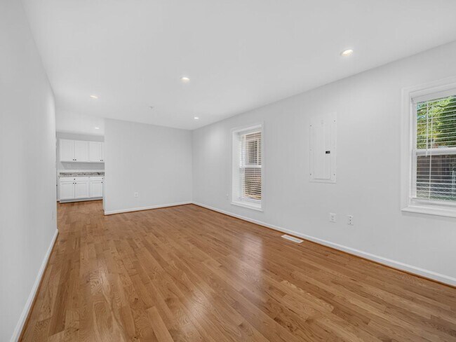 Building Photo - 3214 Dubois Pl SE