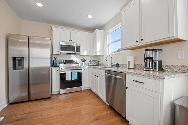 Building Photo - 24 Sawyer St