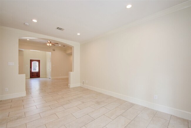 Building Photo - 10572 Twin Oak Dr