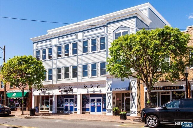 Building Photo - 246 Main St