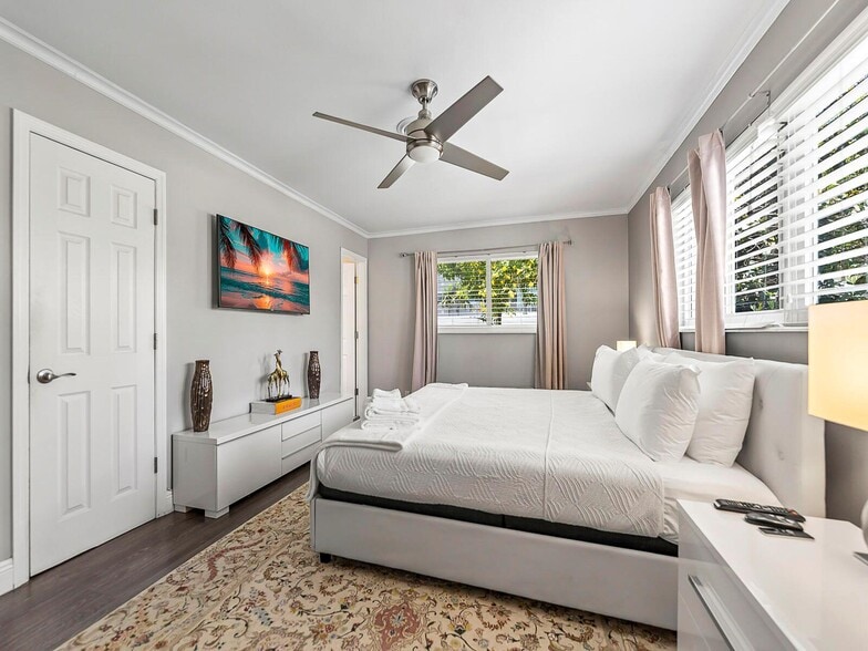 Building Photo - 801 SE 14th St