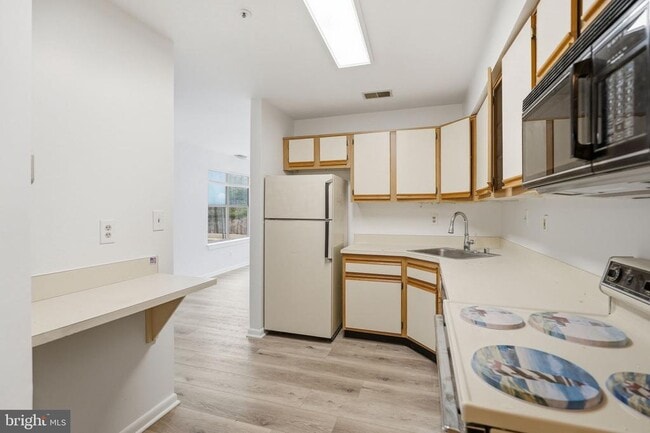 Building Photo - 13405 Shady Knoll Dr